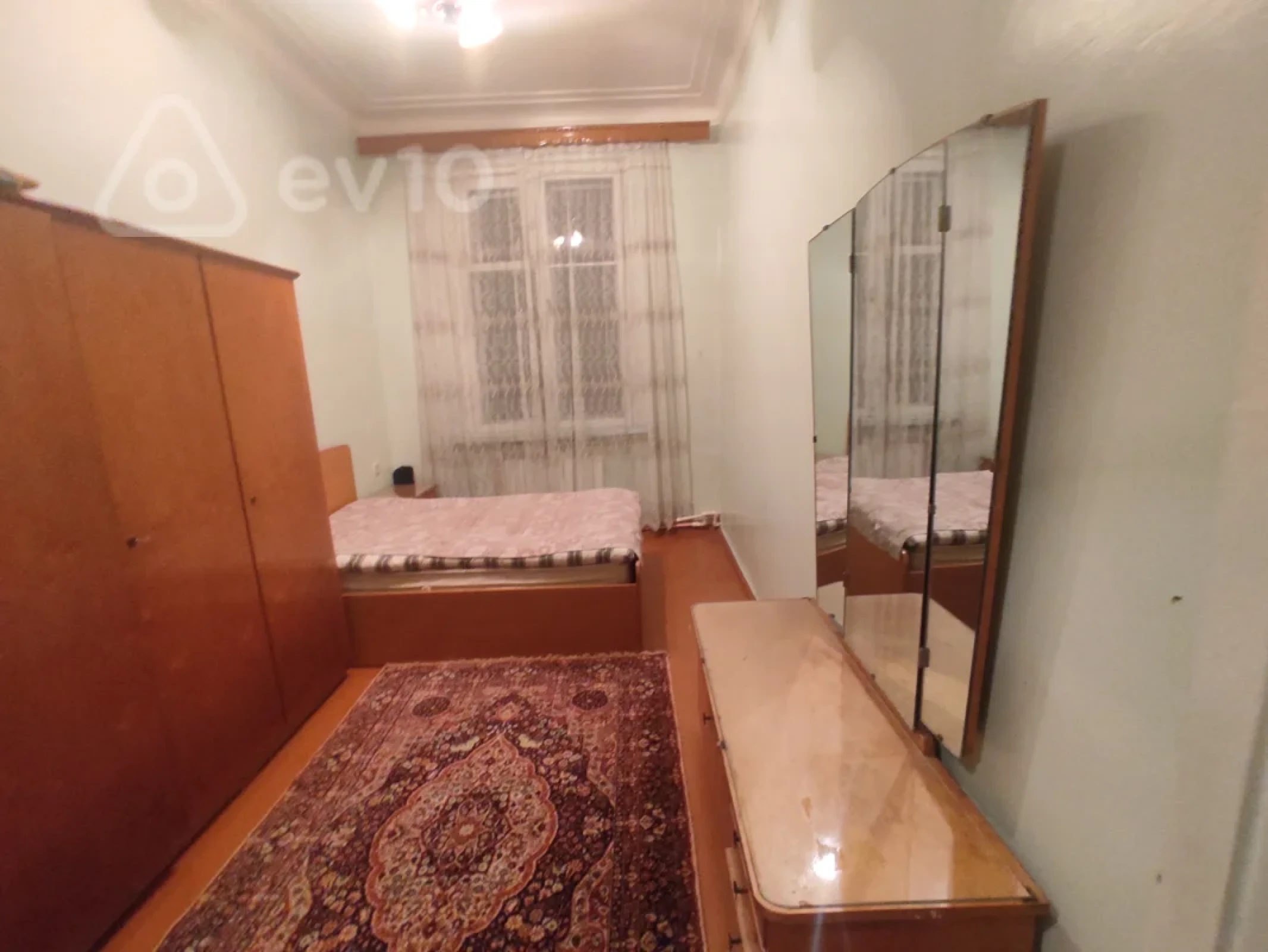 Kirayə verilir 2 otaqlı köhnə tikili 65 m²