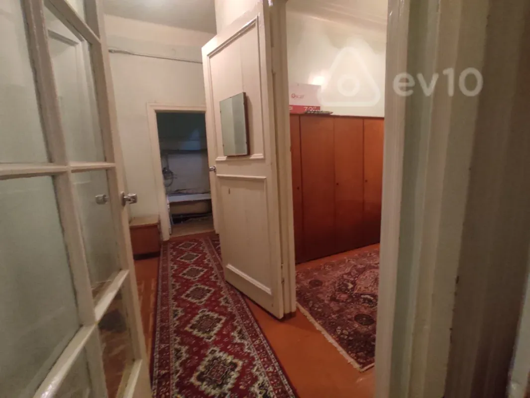 Kirayə verilir 2 otaqlı köhnə tikili 65 m²