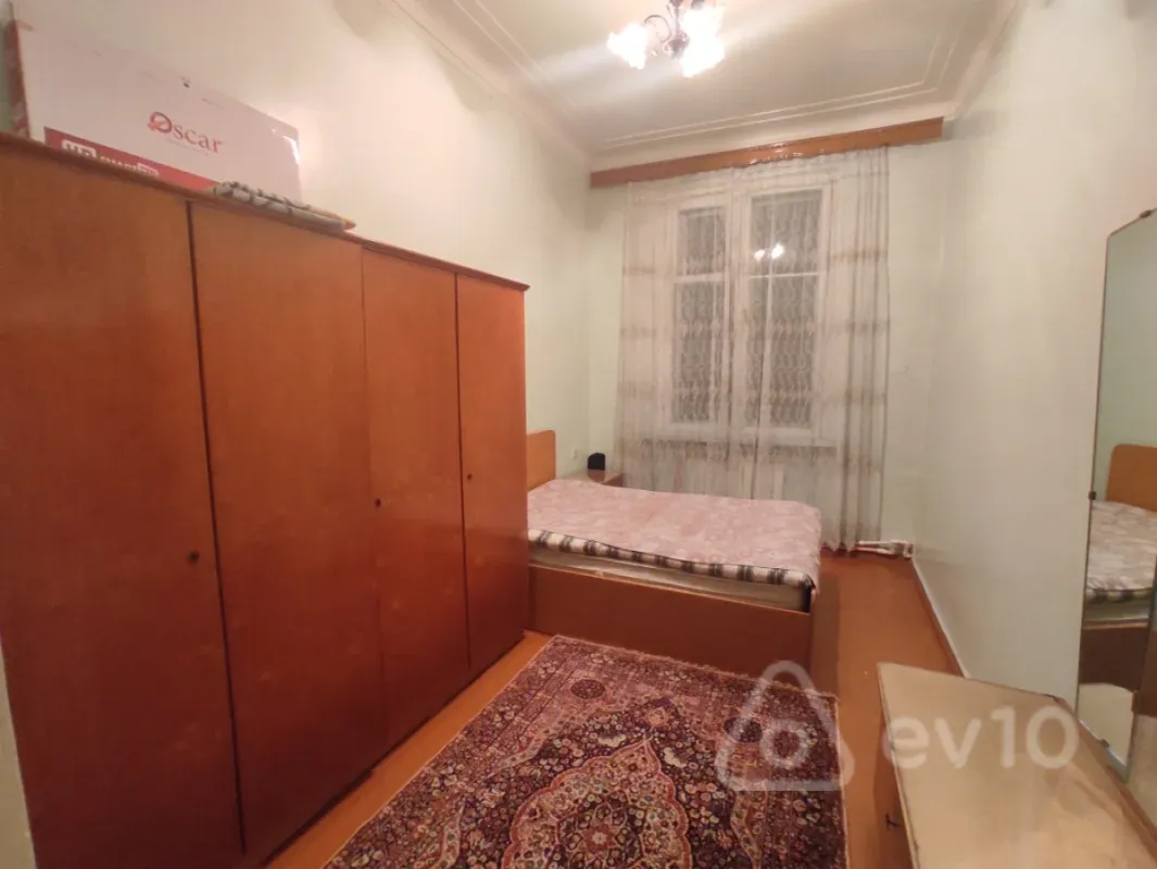 Kirayə verilir 2 otaqlı köhnə tikili 65 m²