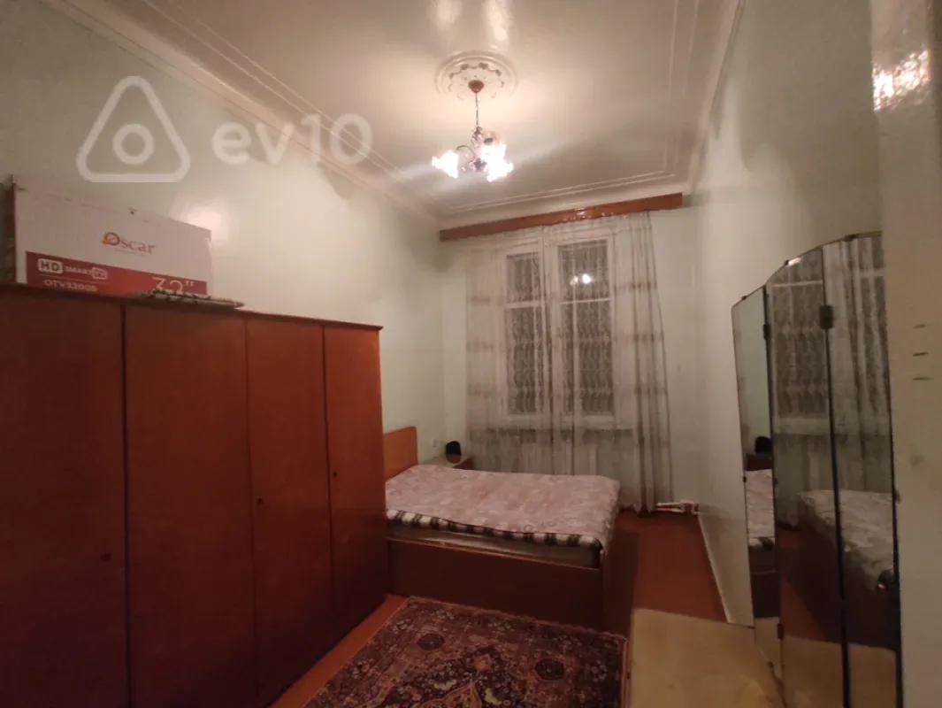 Kirayə verilir 2 otaqlı köhnə tikili 65 m²