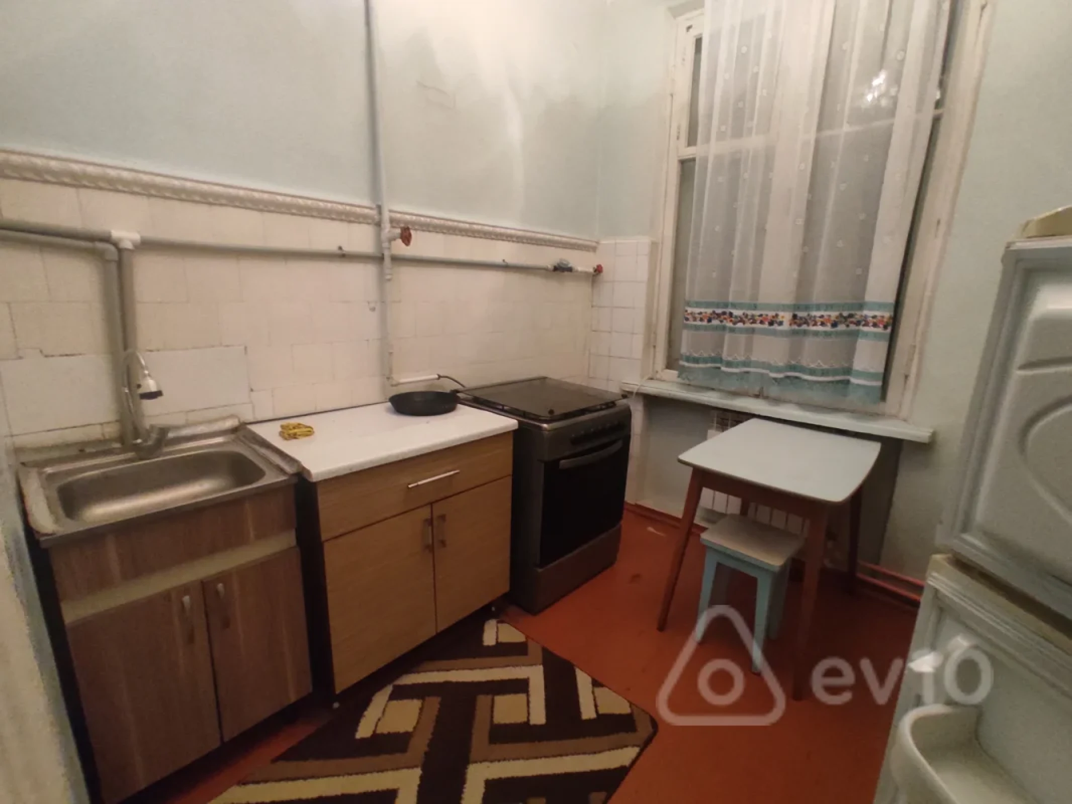 Kirayə verilir 2 otaqlı köhnə tikili 65 m²