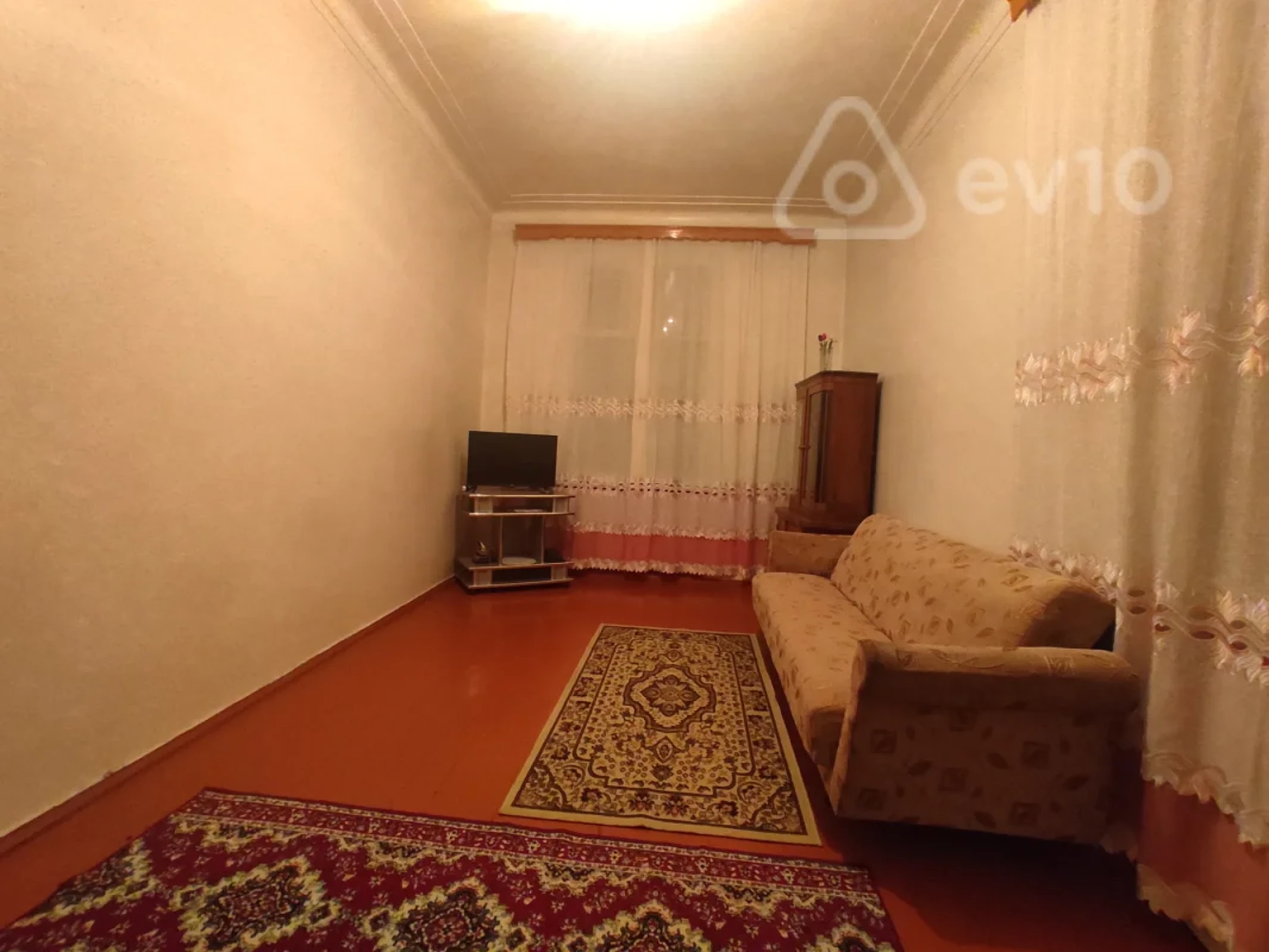 Kirayə verilir 2 otaqlı köhnə tikili 65 m²