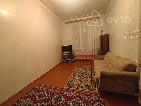 Kirayə verilir 2 otaqlı köhnə tikili 65 m²