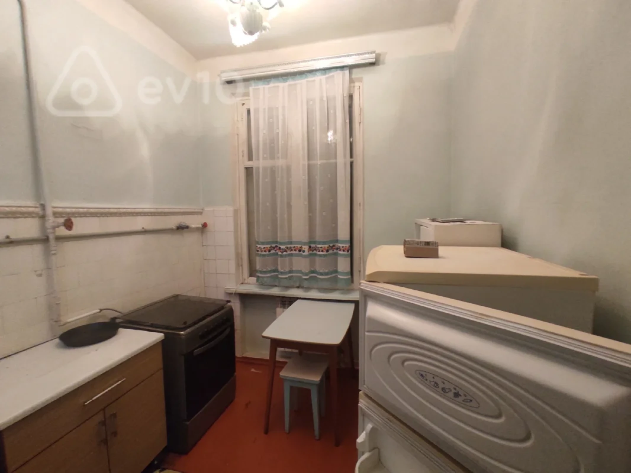 Kirayə verilir 2 otaqlı köhnə tikili 65 m²