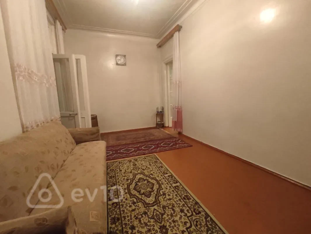 Kirayə verilir 2 otaqlı köhnə tikili 65 m²