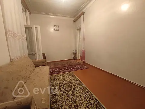 Kirayə verilir 2 otaqlı köhnə tikili 65 m²