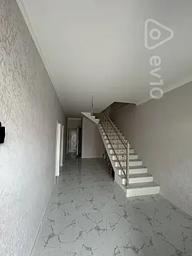 Satılır 4 otaqlı həyət evi 140 m²