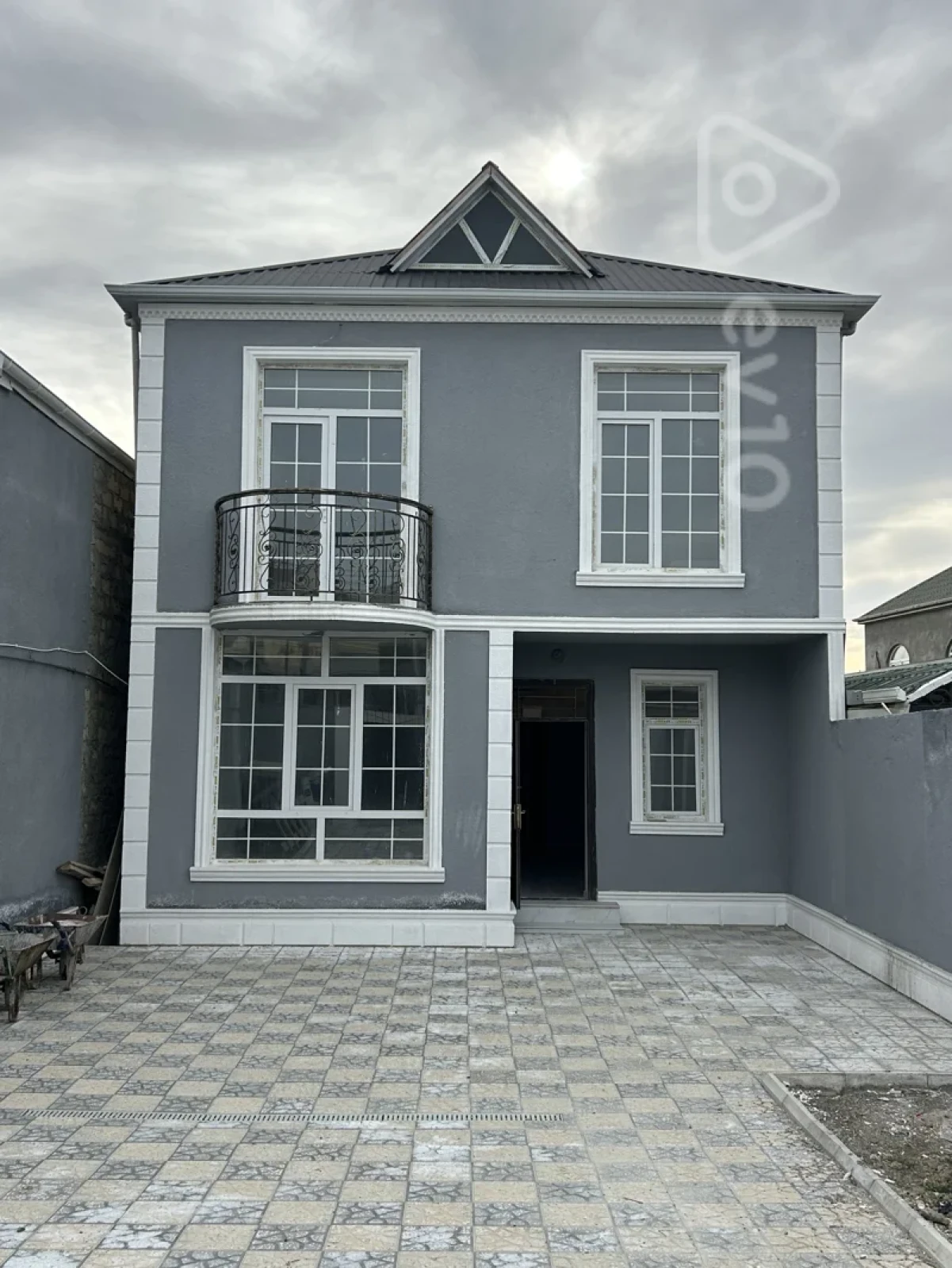 Satılır 4 otaqlı həyət evi 140 m²