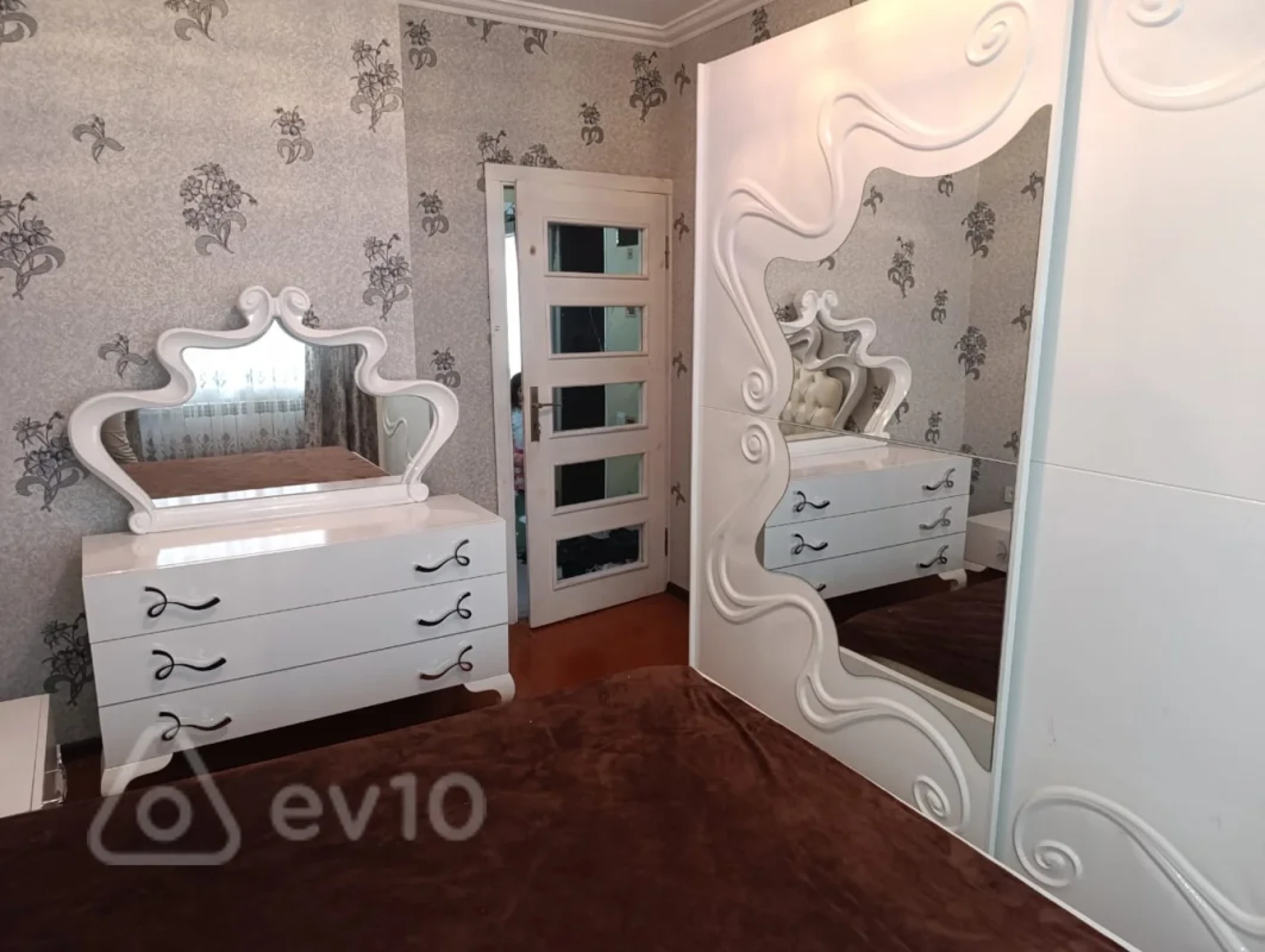 Kirayə verilir 2 otaqlı köhnə tikili 60 m²