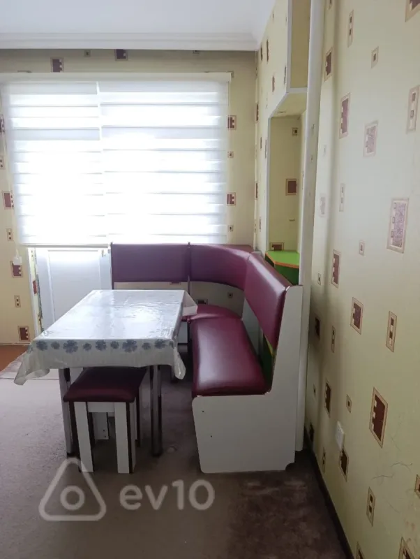 Kirayə verilir 2 otaqlı köhnə tikili 60 m²