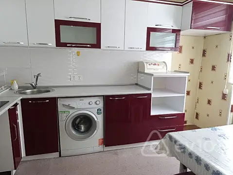 Kirayə verilir 2 otaqlı köhnə tikili 60 m²