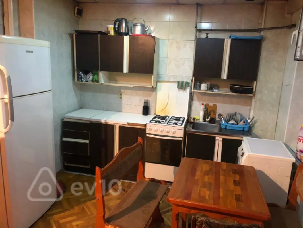 Kirayə verilir 2 otaqlı köhnə tikili 65 m²