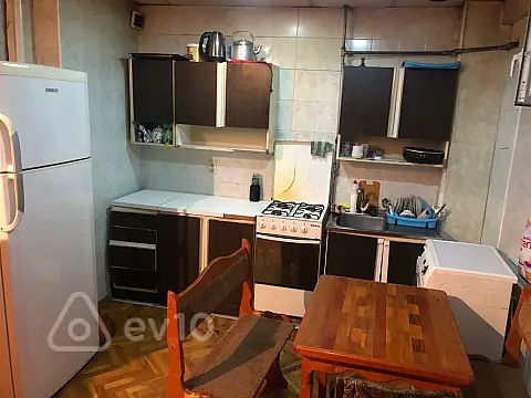 Kirayə verilir 2 otaqlı köhnə tikili 65 m²