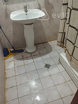 Kirayə verilir 2 otaqlı köhnə tikili 65 m²