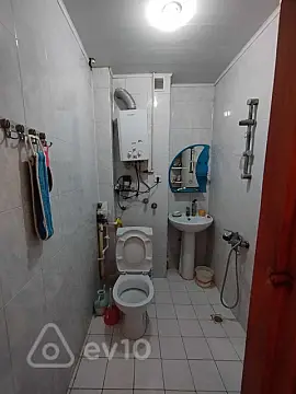 Satılır 2 otaqlı köhnə tikili 45 m²