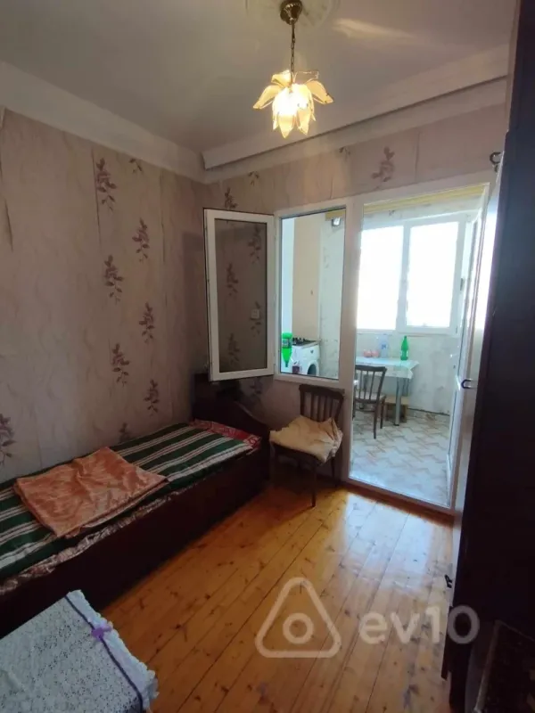 Satılır 2 otaqlı köhnə tikili 45 m²