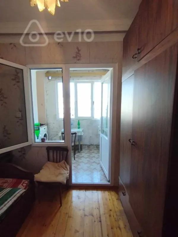Satılır 2 otaqlı köhnə tikili 45 m²