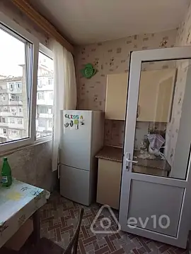 Satılır 2 otaqlı köhnə tikili 45 m²