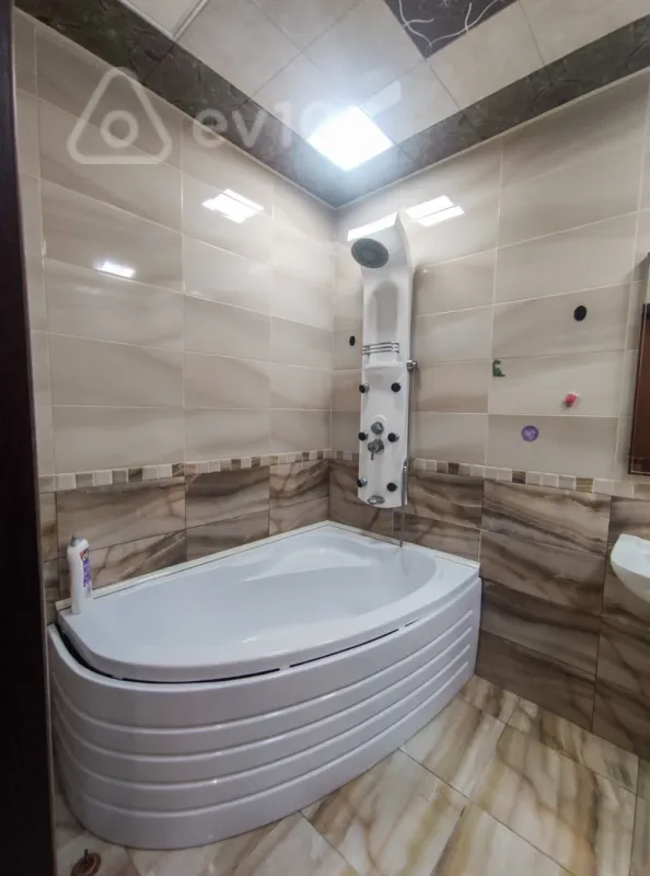 Kirayə verilir 2 otaqlı yeni tikili 90 m²