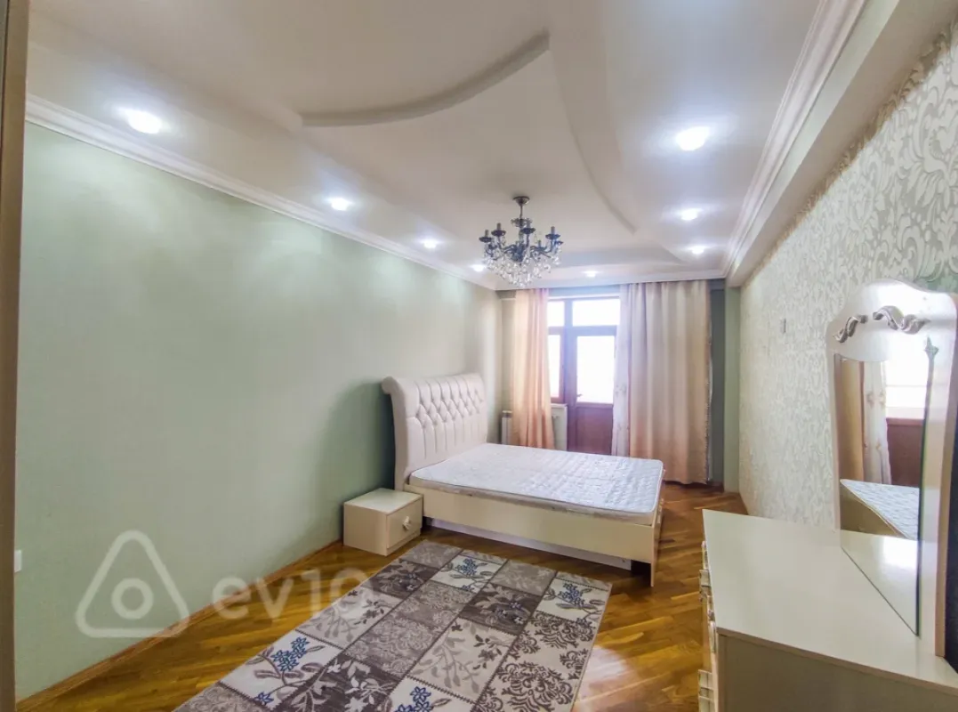 Kirayə verilir 2 otaqlı yeni tikili 90 m²