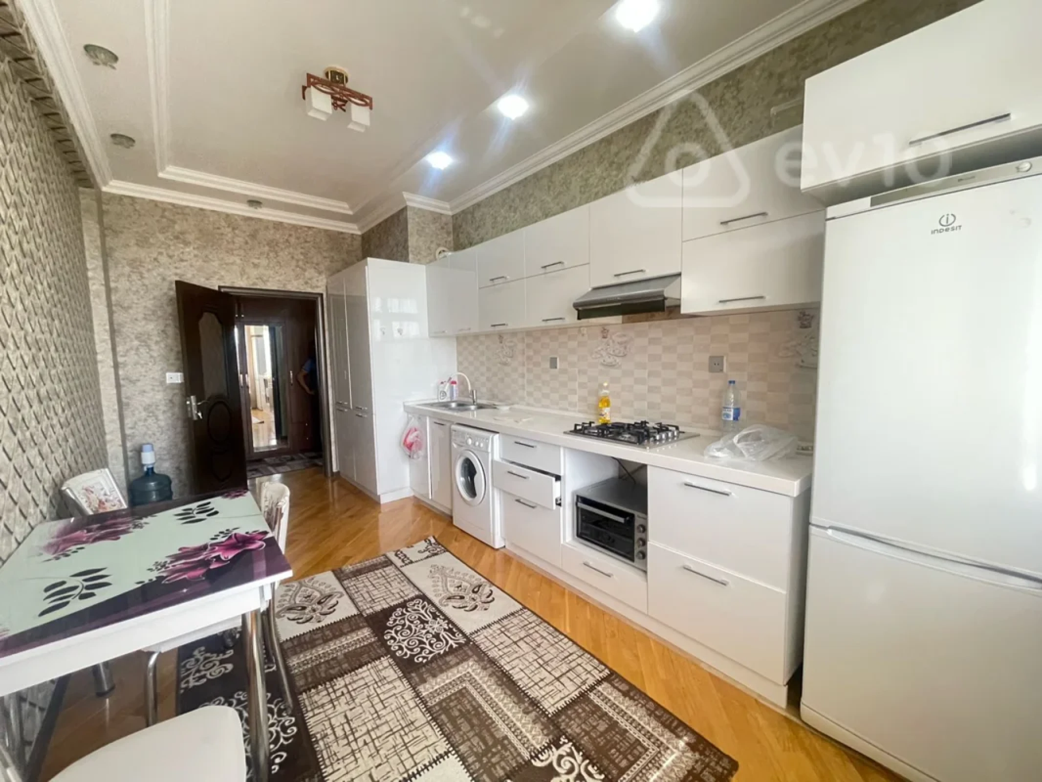 Kirayə verilir 2 otaqlı yeni tikili 75 m²