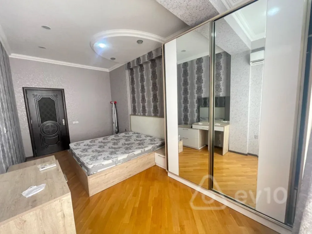 Kirayə verilir 2 otaqlı yeni tikili 75 m²