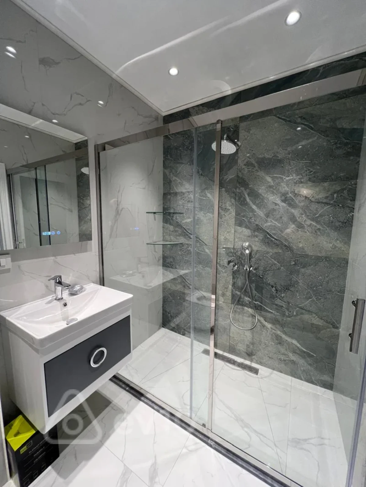 Kirayə verilir 2 otaqlı yeni tikili 80 m²