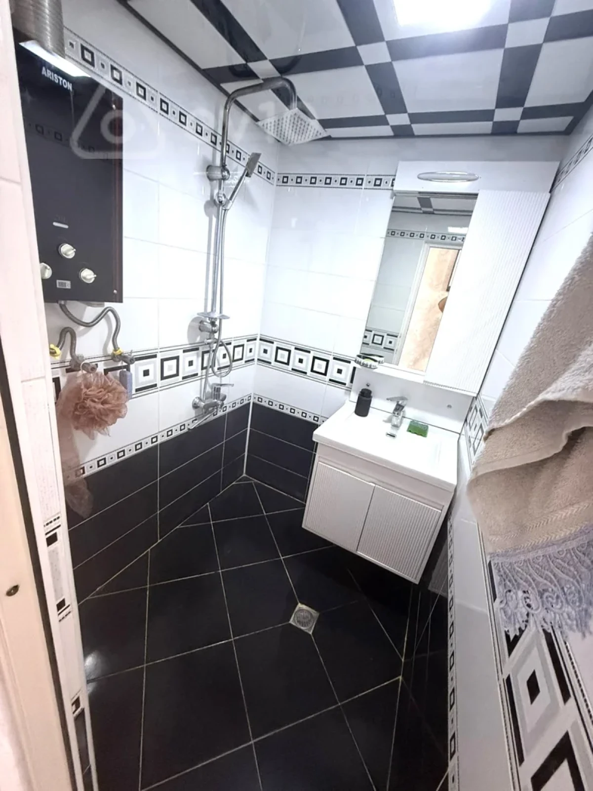 Kirayə verilir 3 otaqlı köhnə tikili 75 m²