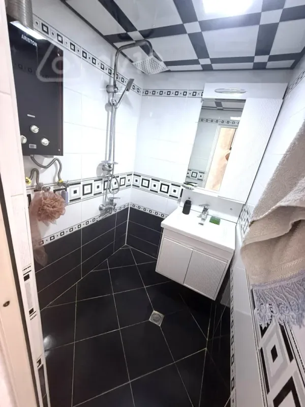 Kirayə verilir 3 otaqlı köhnə tikili 75 m²