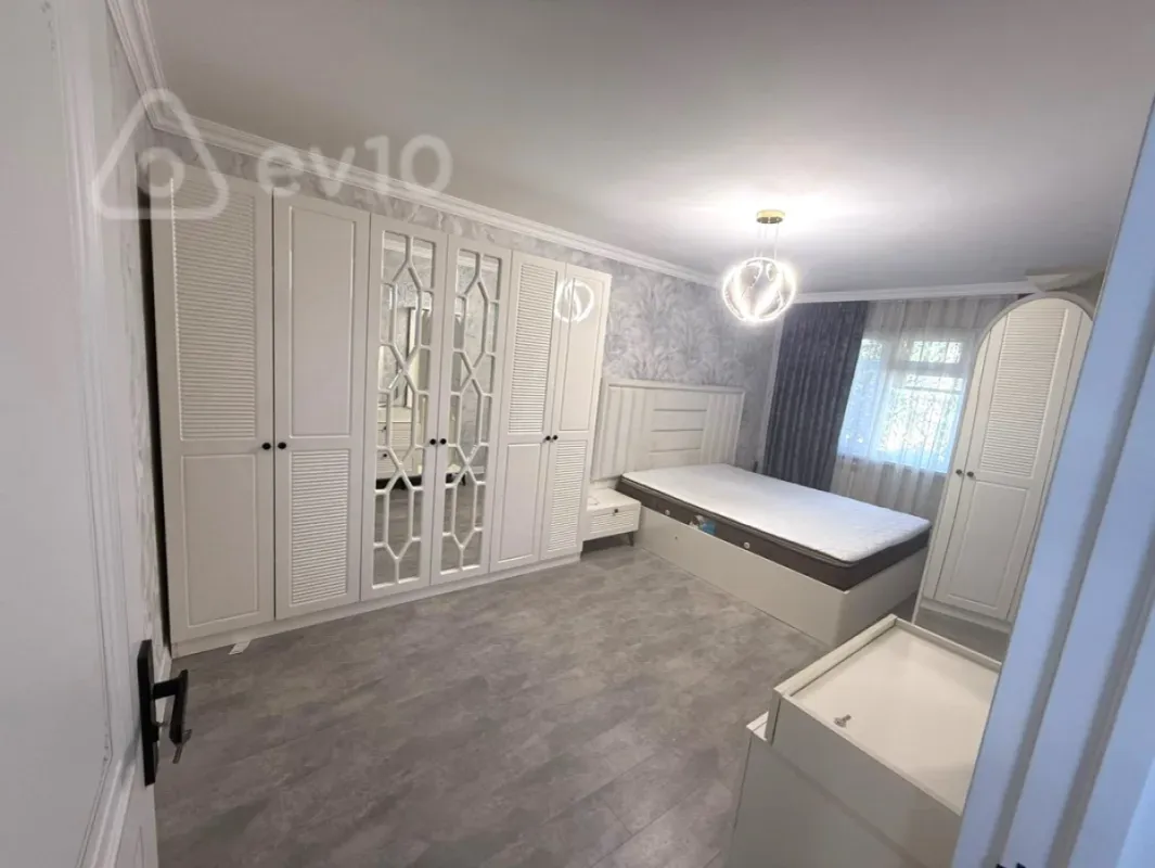 Kirayə verilir 3 otaqlı köhnə tikili 75 m²