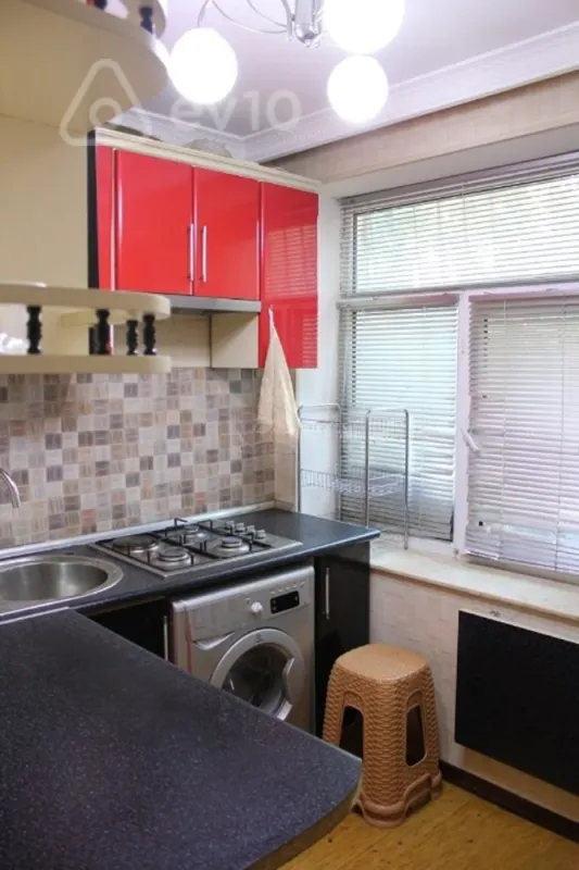Kirayə verilir 2 otaqlı köhnə tikili 65 m²
