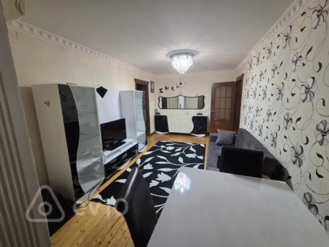 Kirayə verilir 2 otaqlı köhnə tikili 65 m²