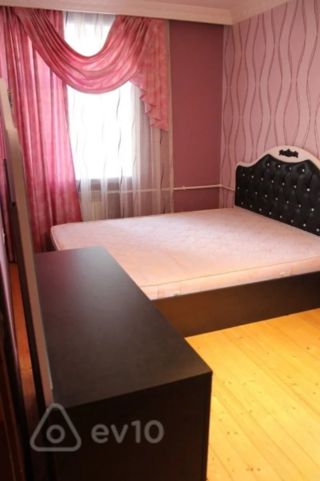 Kirayə verilir 2 otaqlı köhnə tikili 65 m²