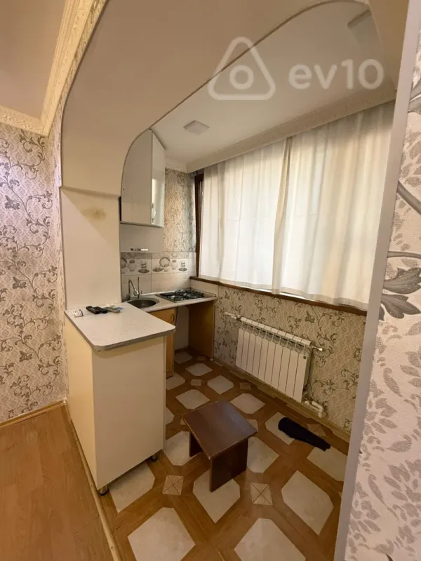 Kirayə verilir 2 otaqlı köhnə tikili 55 m²