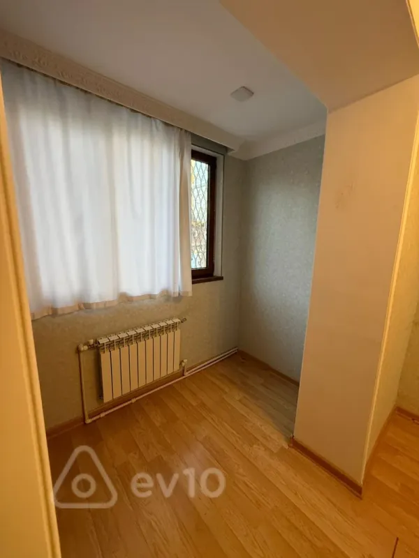 Kirayə verilir 2 otaqlı köhnə tikili 55 m²