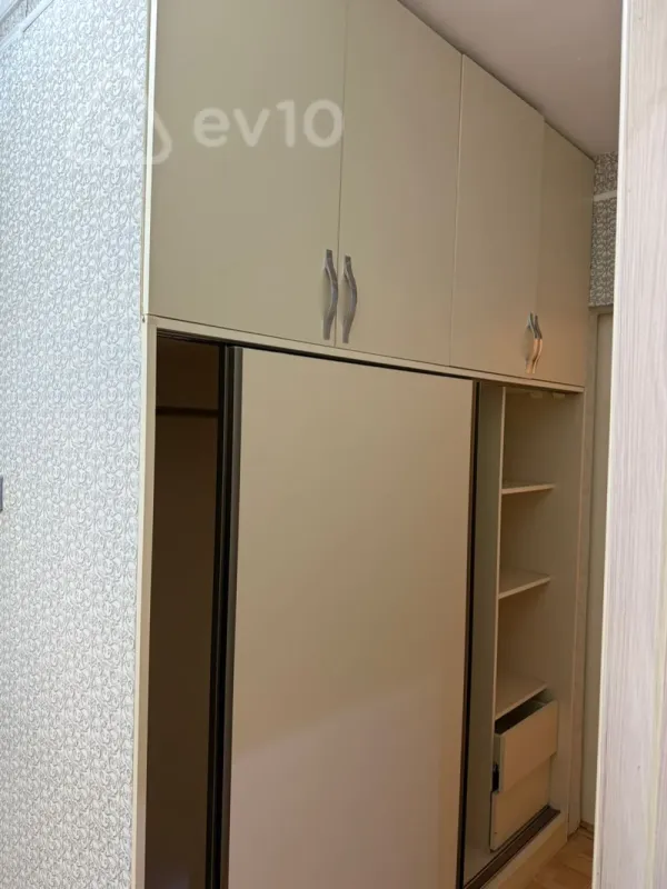 Kirayə verilir 2 otaqlı köhnə tikili 55 m²