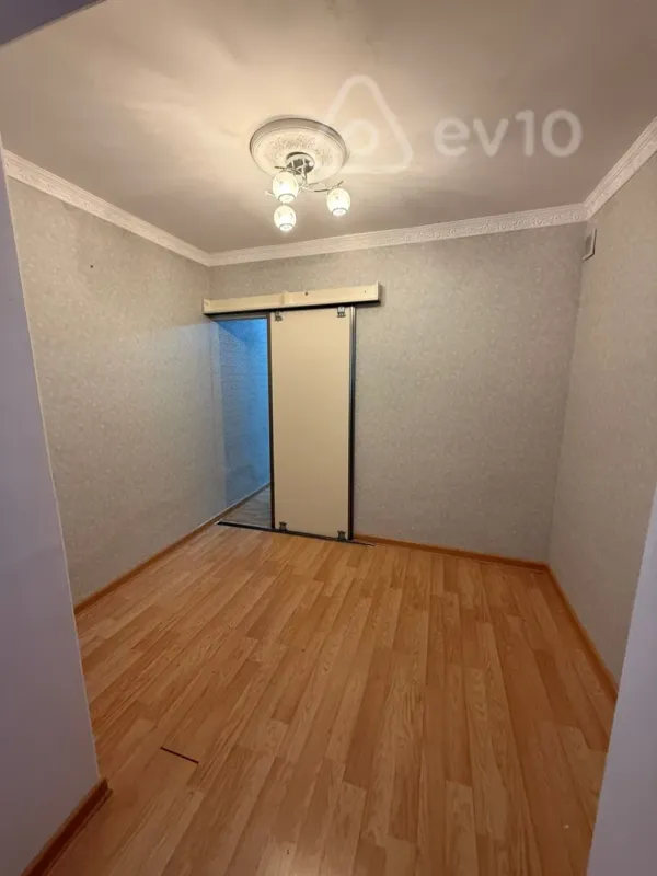 Kirayə verilir 2 otaqlı köhnə tikili 55 m²