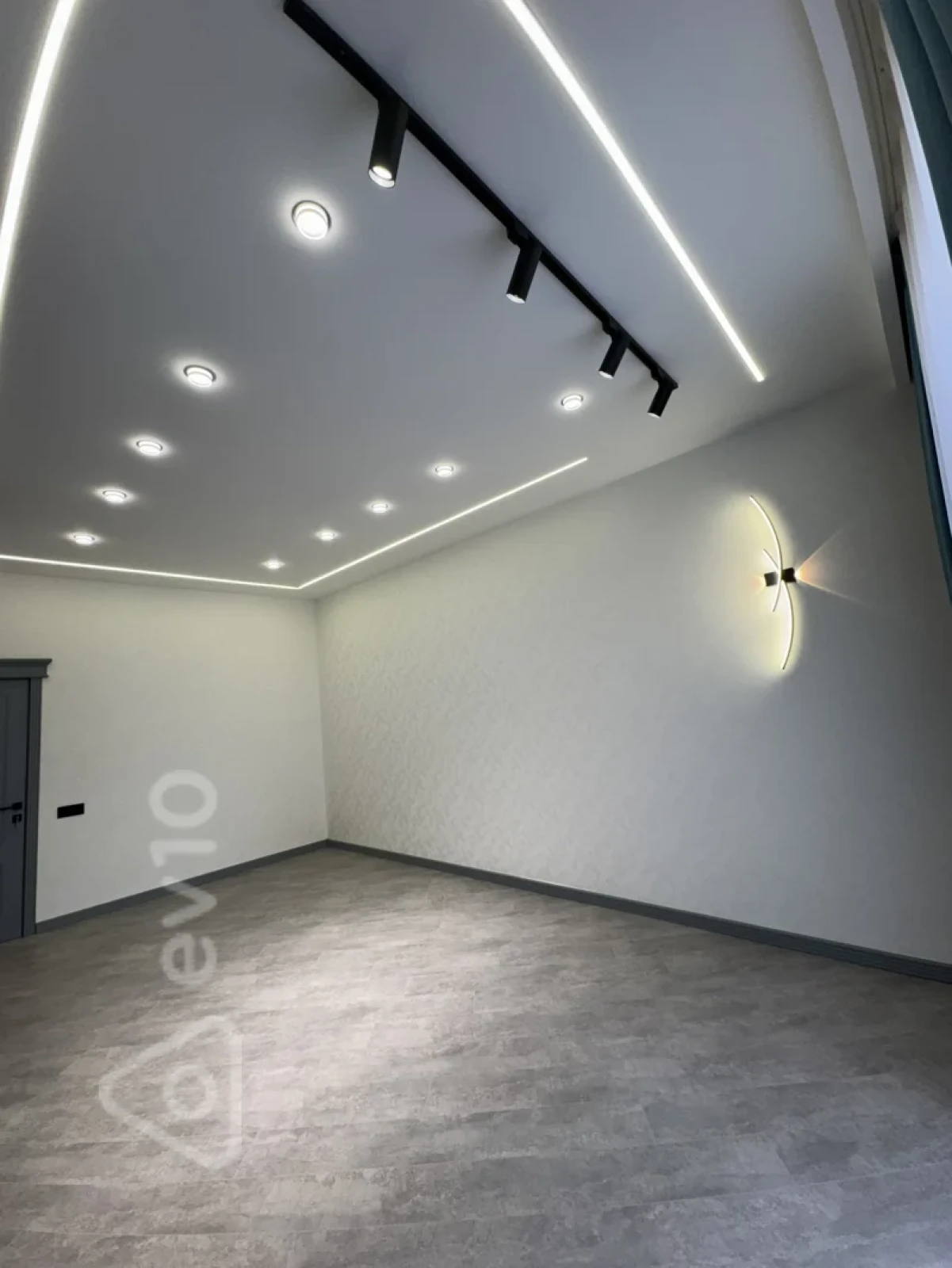 Satılır 2 otaqlı yeni tikili 68 m²