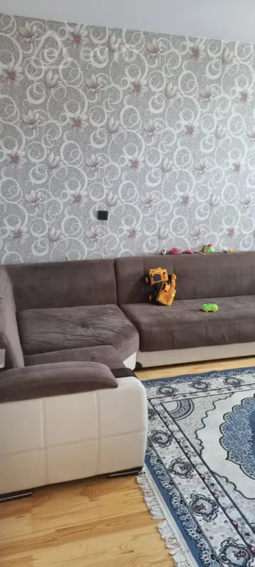 Kirayə verilir 2 otaqlı köhnə tikili 55 m²