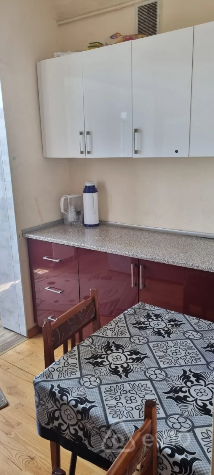 Kirayə verilir 2 otaqlı köhnə tikili 55 m²
