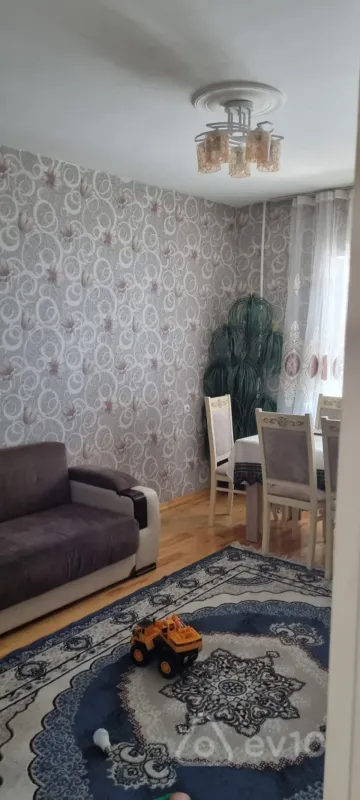 Kirayə verilir 2 otaqlı köhnə tikili 55 m²