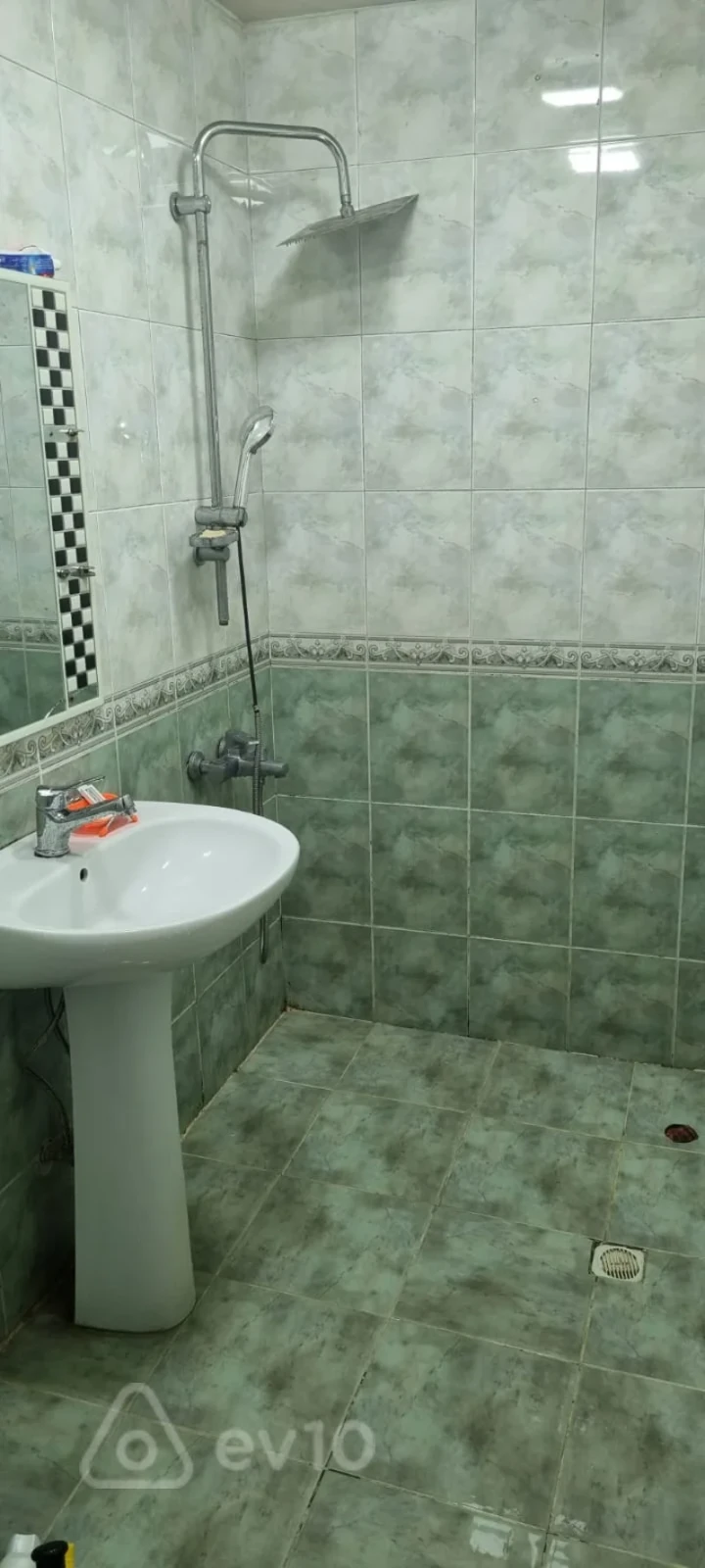 Kirayə verilir 2 otaqlı köhnə tikili 55 m²