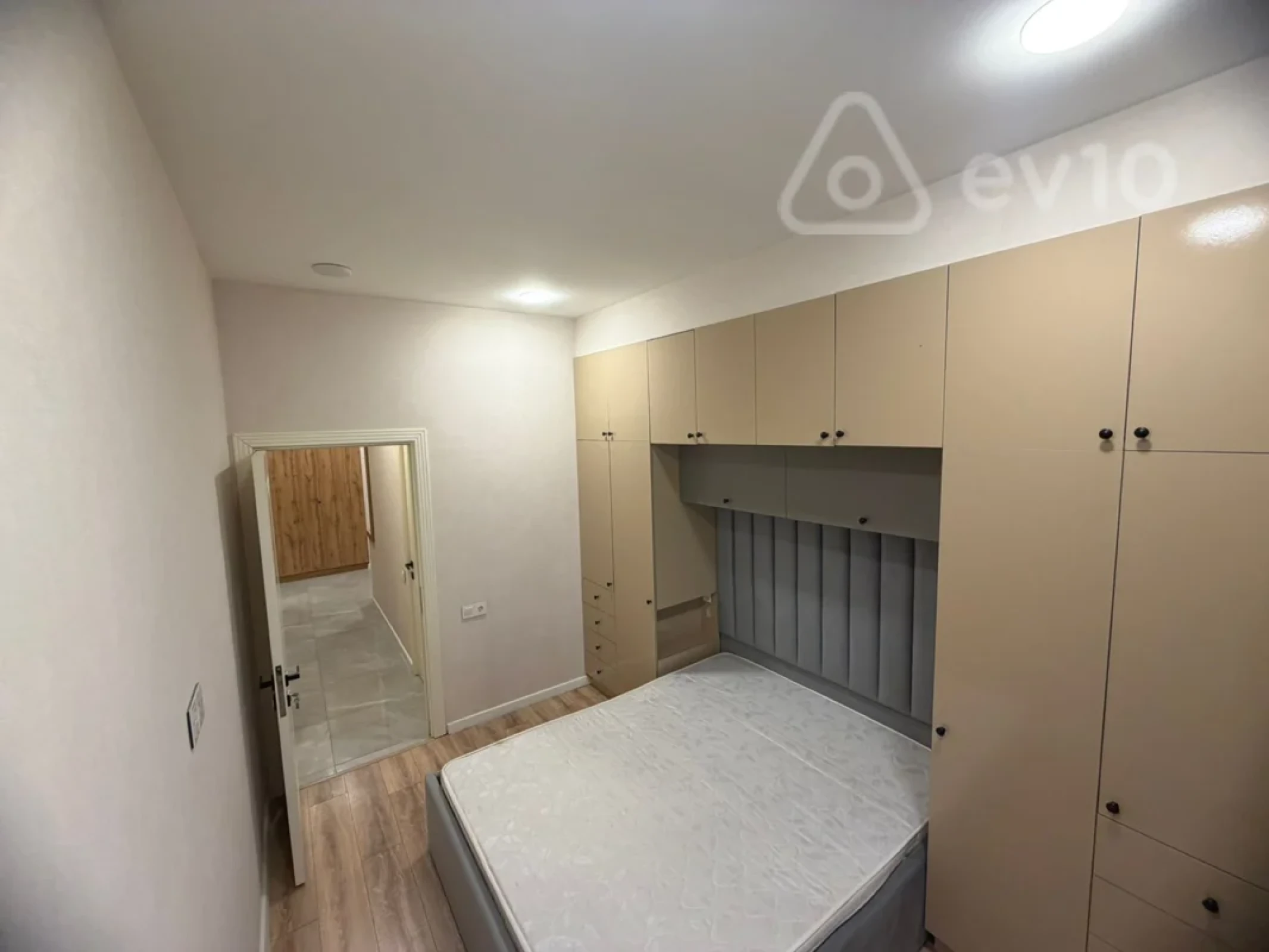 Satılır 2 otaqlı yeni tikili 70 m²