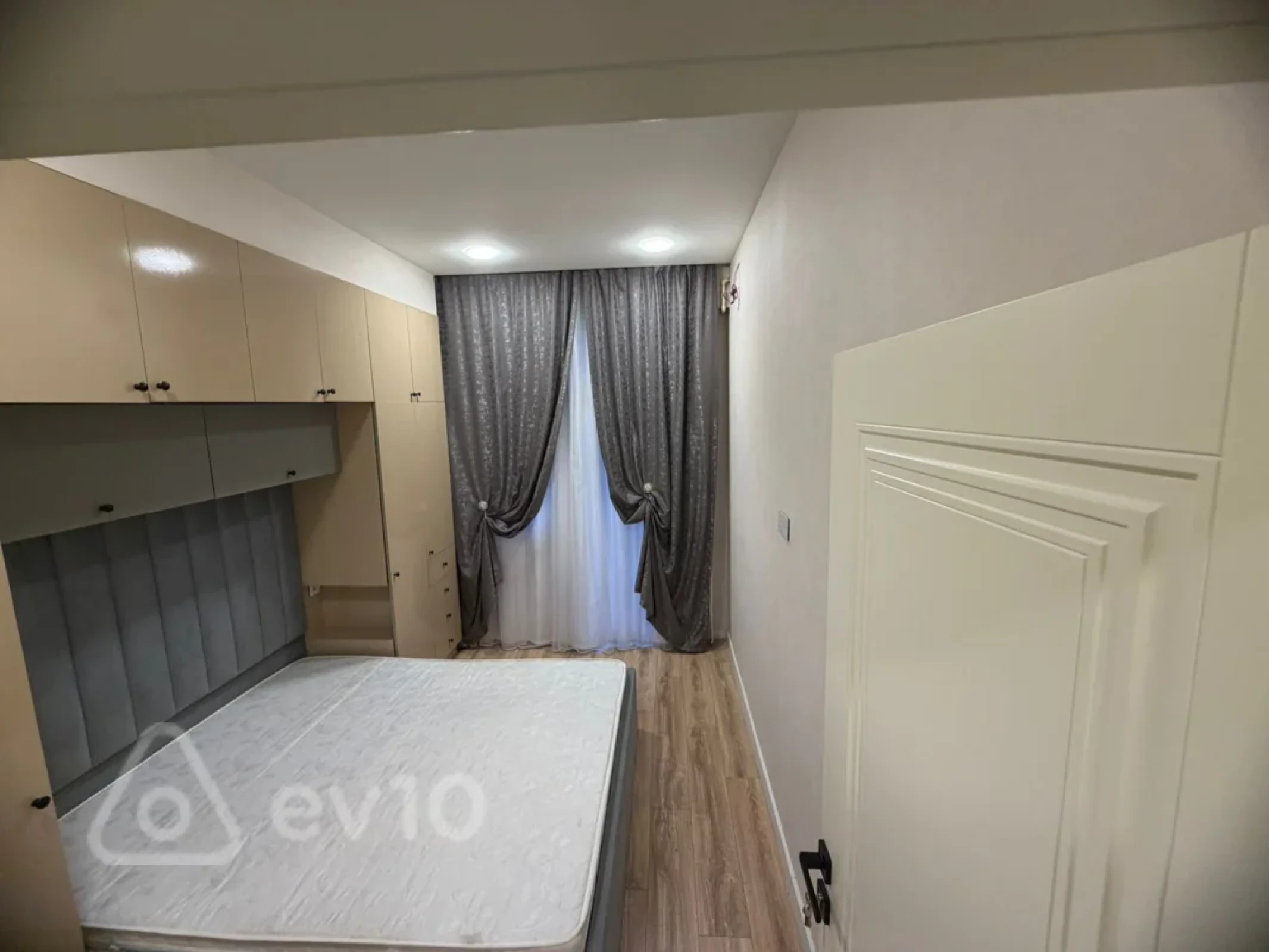 Satılır 2 otaqlı yeni tikili 70 m²