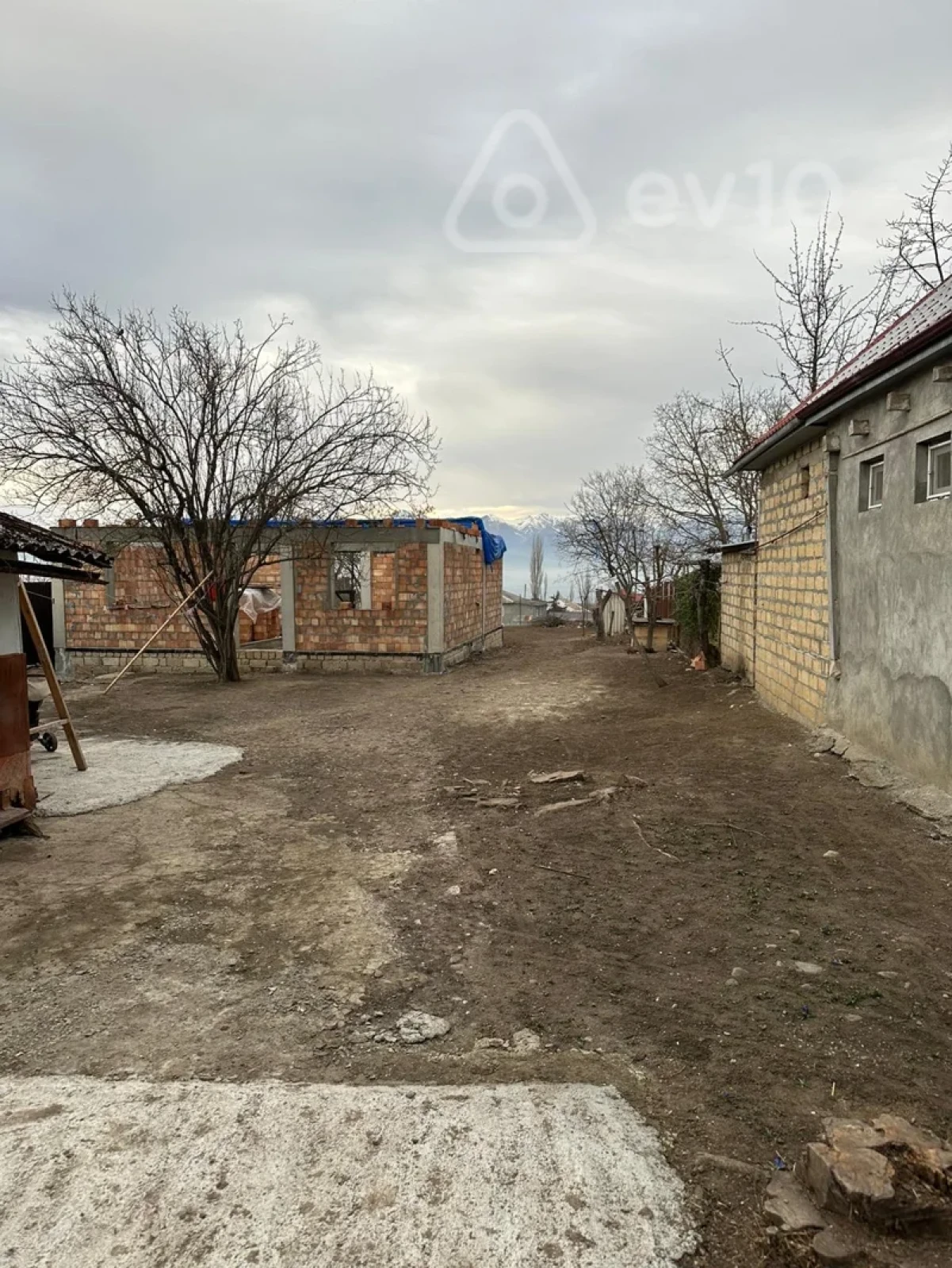 Satılır 1 otaqlı həyət evi 2200 m²