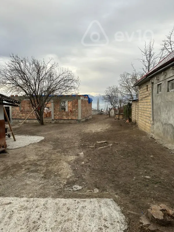 Satılır 1 otaqlı həyət evi 2200 m²