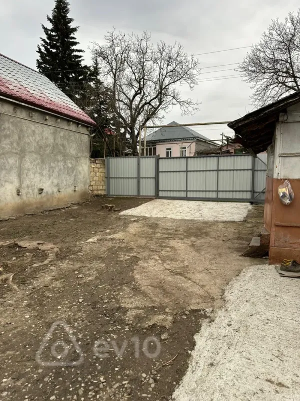 Satılır 1 otaqlı həyət evi 2200 m²