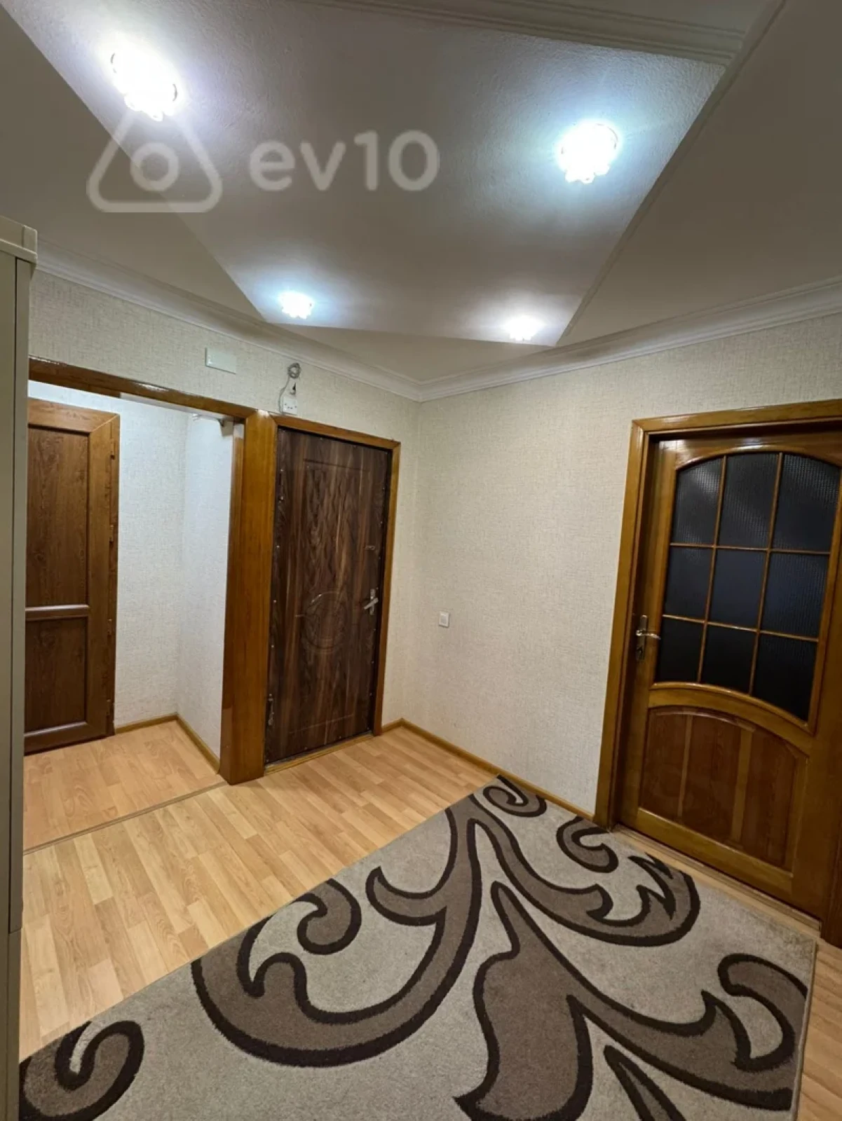 Kirayə verilir 4 otaqlı köhnə tikili 90 m²