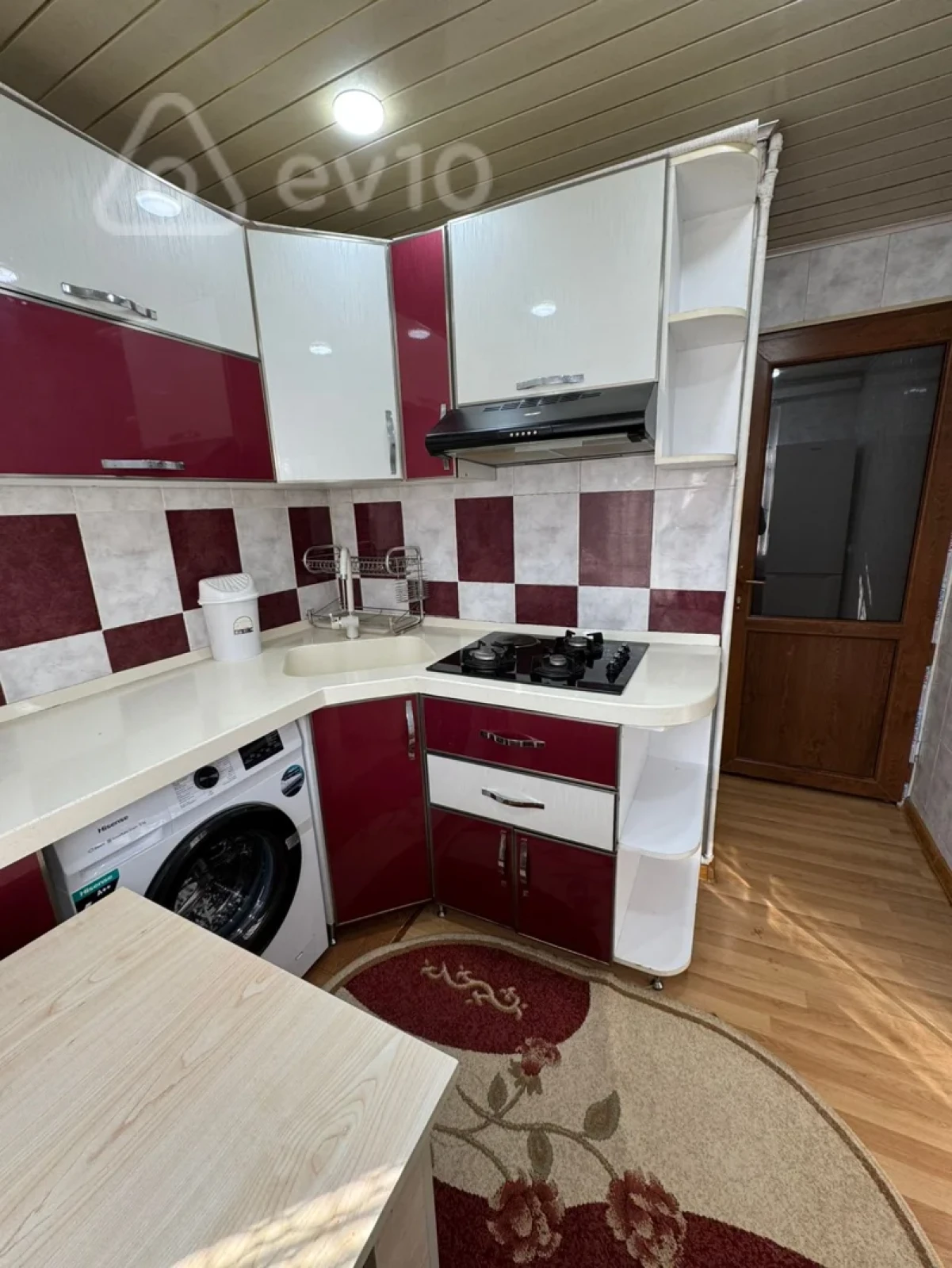 Kirayə verilir 4 otaqlı köhnə tikili 90 m²
