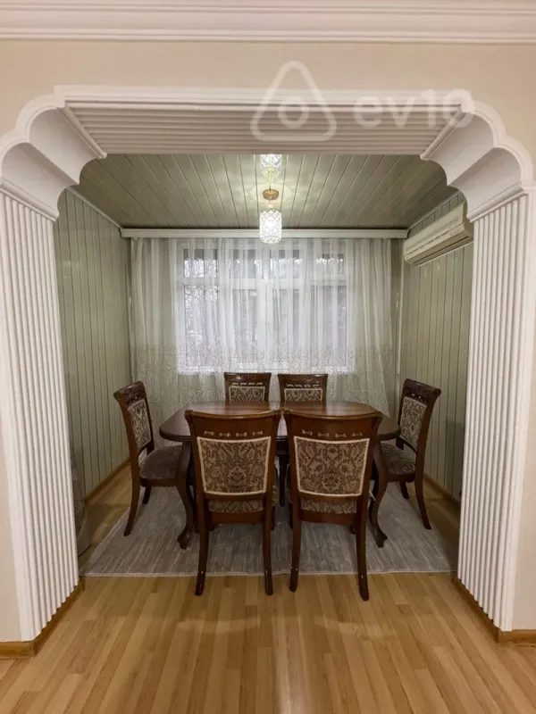 Kirayə verilir 4 otaqlı köhnə tikili 90 m²